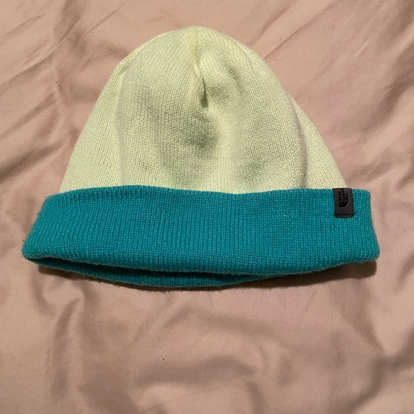 North face two tone reversible beanie - Picture 2 of 3